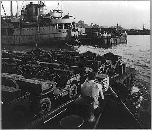 HistoricalFindings Fotoğraf: New York Biniş Limanı, İkinci Dünya Savaşı, İkinci Dünya Savaşı, Ciplerle Yığılmış Çakmak,