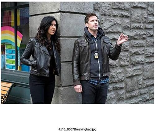 Andy Samberg & Stephanie Beatrice binanın dışında konuşuyor (Brooklyn Nine Nine-Jake Peralta & Rosa Diaz) - 8 inç