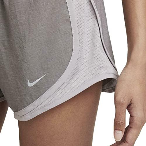 Nike Kadın Dri-Fit Tempo Koşu Şortu